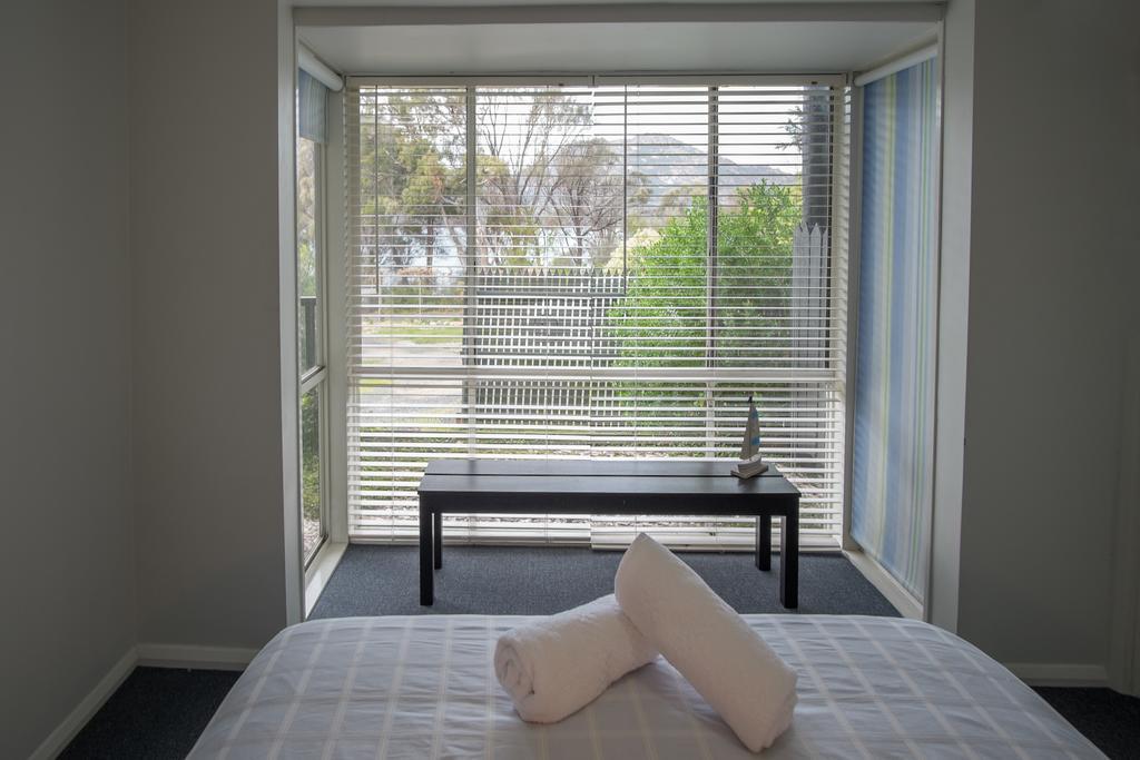 Cove Beach Apartment 1 Coles Bay Eksteriør billede