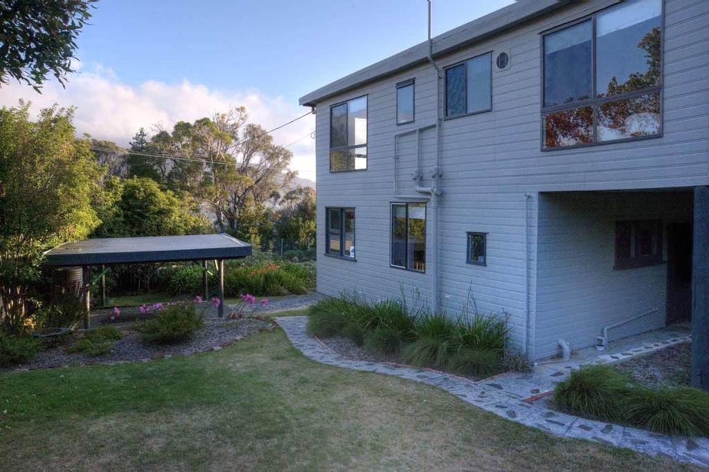 Cove Beach Apartment 1 Coles Bay Eksteriør billede